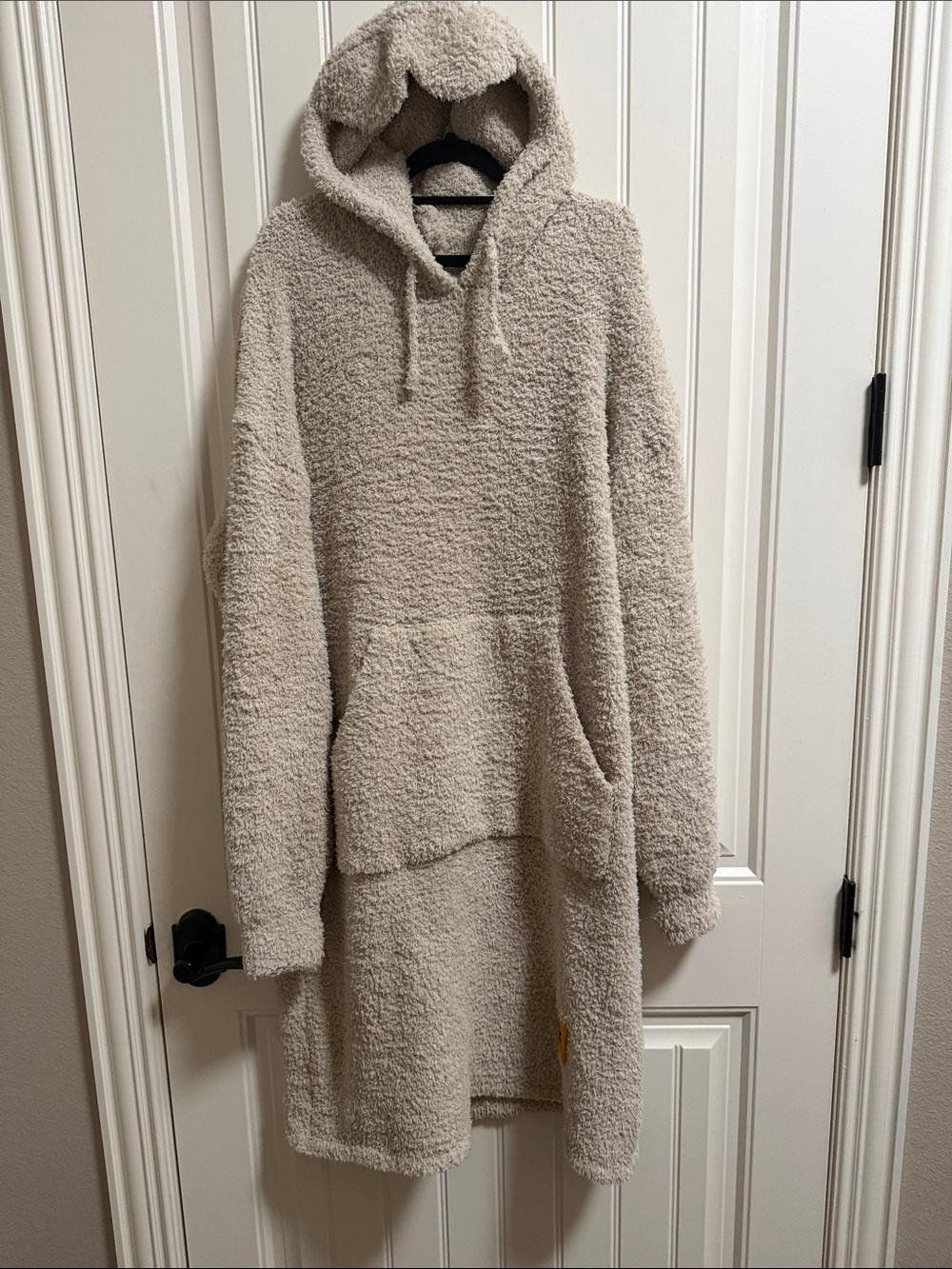NWOT!!Plush Hooded Sherpa Poncho - Cream